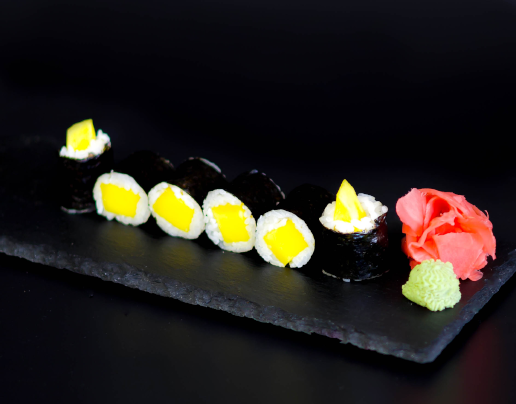 Hosomaki with Mango - light hosomaki sushi with delivery in Toruń