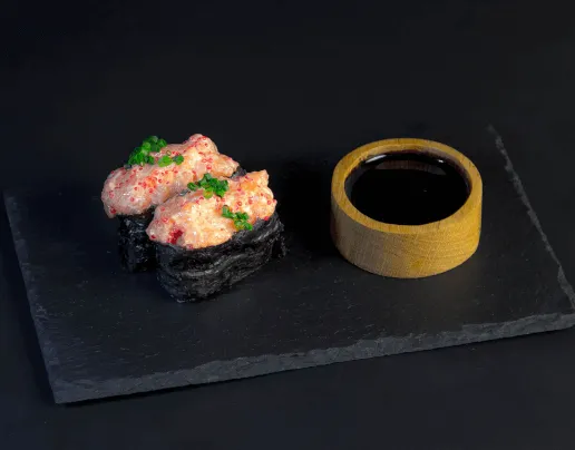 Gunkany z Łososiem — gunkan sushi z pysznymi dodatkami, dostawa w Toruniu