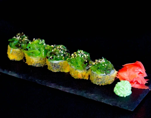 Tempura Aso Roll Wega — chrupiące tempura sushi z dostawą w Toruniu