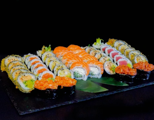 Bogactwo smaków – rolki, nigiri i futomaki w wyjątkowym zestawie