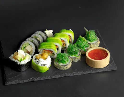 Small Vegan Option - sushi set with delivery in Toruń